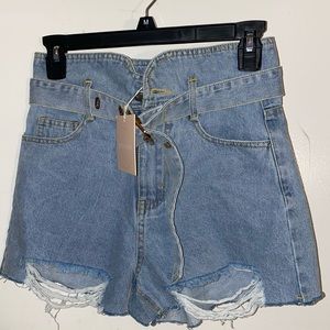 Kittenish denim shorts